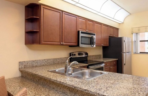 Florida Central Atlantic Coast Complejo | Westgate Lakes Resort and Spa 2 Bedroom Villa-Close Proximity to ALL Theme Parks