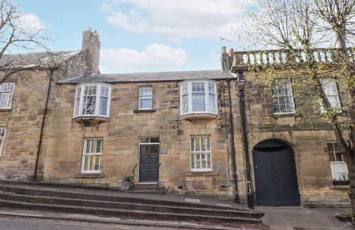 Warkworth Cabaña | WESTHILL HOUSE, pet friendly, with open fire in Warkworth