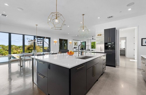 Westlake Highlands Apartamento | Westlake /15 Min to DT/Pool/Hot Tub/Views!!