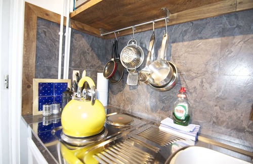 West Bay Apartamento | Estudio-Económico-Ground Floor,No Pets,Mini-Baño privado con ducha-Vista al J...