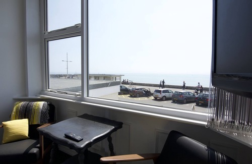 West Bay Apartamento | Estudio-Económico-Ground Floor,No Pets,Mini-Baño privado con ducha-Vista al J...