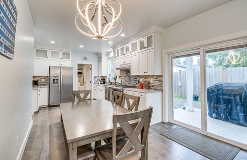 Westport Casa | Westport Home w/ Hot Tub: 2 Blocks to Beach!