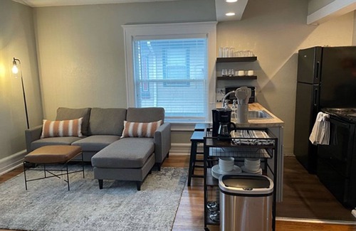 Westport Apartamento | Westport/Mid City 2 bed 1 bath haven with lots of natural light