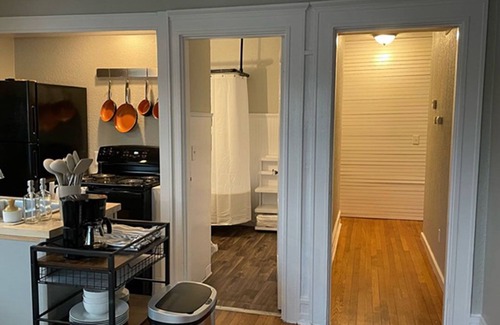 Westport Apartamento | Westport/Mid City 2 bed 1 bath haven with lots of natural light