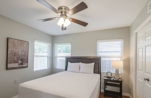 Spring Branch West Casa | Westview Memorial, City Centre, Pet Friendly