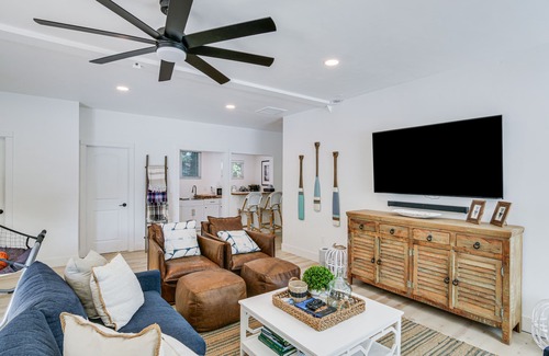 Peninsula Village Cabina | Westwood Cabin: Lake Almanor Across the Street!