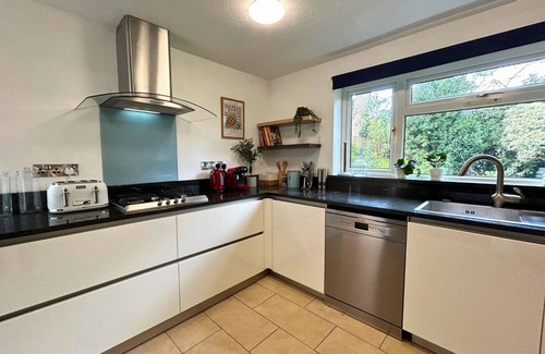 Weybridge Chalet De Esquí | Weybridge Stunning Five Bedroom Family Home