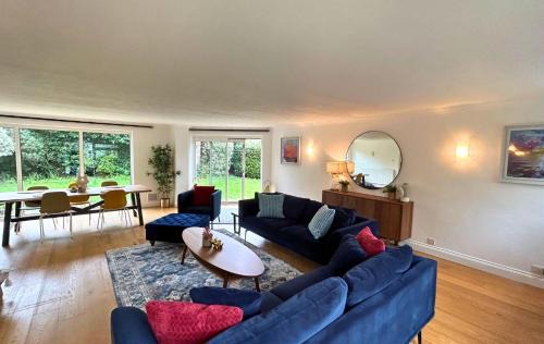 Weybridge Casa | Weybridge Stunning Five Bedroom House With Garden