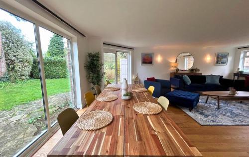Weybridge Casa | Weybridge Stunning Five Bedroom House With Garden