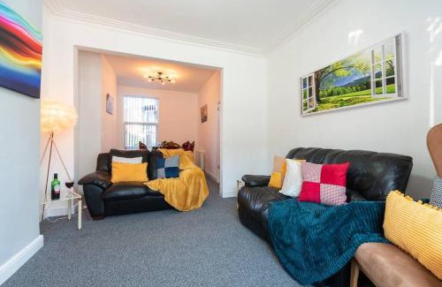 Hull Casa | WGcDDE Large 3 Bedroom House - Close to MKM Stadium & A63 - Garden