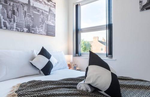 Hull Casa | WGcDDE Large 3 Bedroom House - Close to MKM Stadium & A63 - Garden