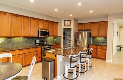 Sun City Casa | WH - NEW Spacious, Furnished 5 Bedroom Home in Menifee CA