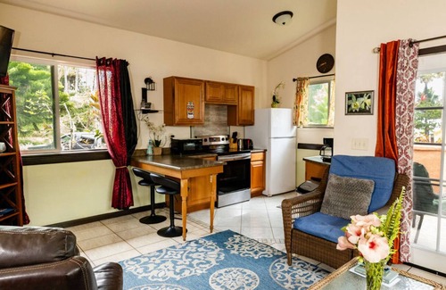 Kehena Beach Estates Cabaña | Whale House w / AC @ Kehena Beach, Hawái (frente al mar)