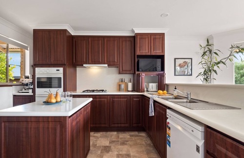 Augusta Casa | Whale Watch Family & Pet Friendly Augusta Retreat