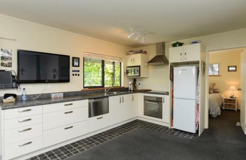 Waimarama Casa | Whamoori - Waimarama Beach Bach