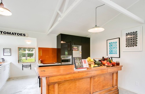 Waiohiki Casa | Whare Awa - Taradale Holiday Home, TARADALE