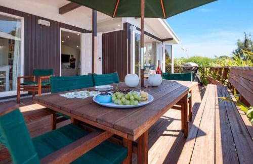 Wharewaka Casa | Wharewaka Hideaway - Wharewaka Holiday Home