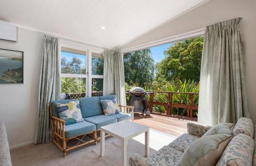 Wharewaka Casa | Wharewaka Hideaway - Wharewaka Holiday Home