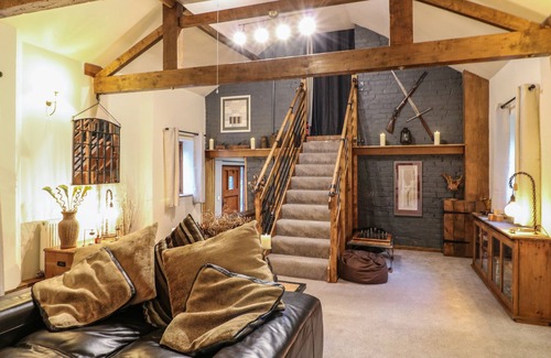 Amerton Cabaña | WHEATLOW BROOKS BARN, pet friendly, with open fire in Stone