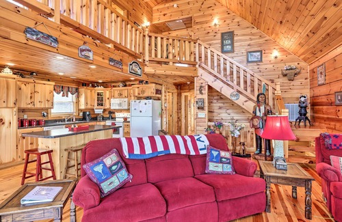 Murphy Cabina | Wheelchair-Accessible Murphy Cabin w/ Fire Pit!