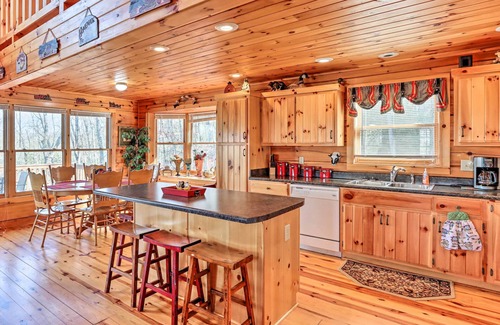 Murphy Cabina | Wheelchair-Accessible Murphy Cabin w/ Fire Pit!