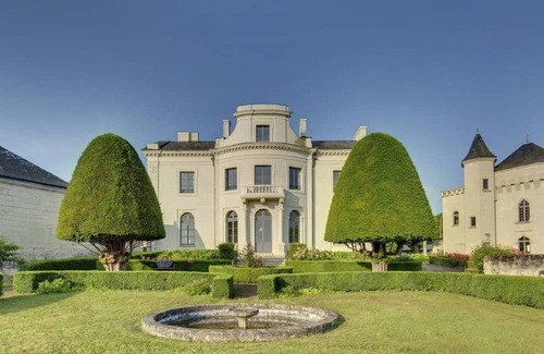 Candes-Saint-Martin Casa | When heritage, art and well-being meet