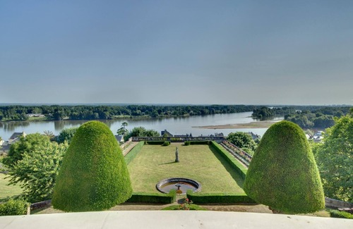 Candes-Saint-Martin Casa | When heritage, art and well-being meet