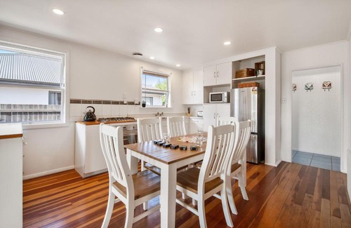 Taupo Casa | Wheretia Cottage - Taupo Holiday Home