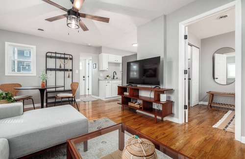 Buckeye Lake Casa | Whether you are visiting for a quick weekend or a longer stay, our cozy cottage is perfectly located in the heart of Buckeye Lake, just a short stroll to so much fun!