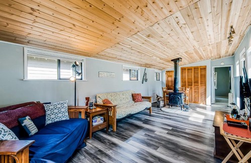 Freeland Casa | Whidbey Cottage on Holmes Harbor