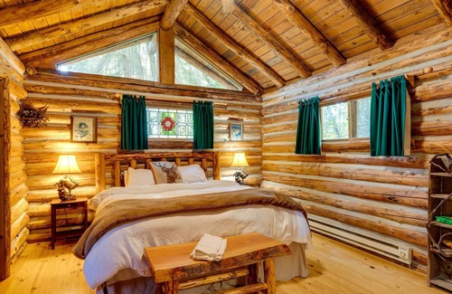 Greenbank Cabina | Whidbey Island Cabin w/ Deck & Gas Grill!