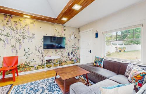 Langley Casa | Whimsical Getaway