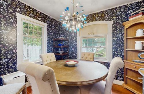 Langley Casa | Whimsical Getaway
