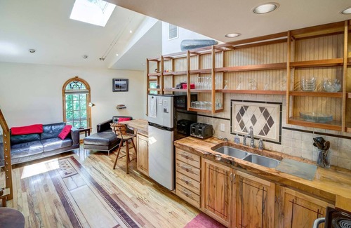 Black Mountain Cabaña | Whimsical Mountain Cottage