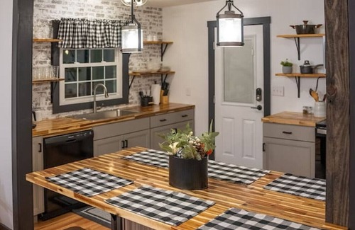 Tullahoma Casa | Whiskey Trails Cottage