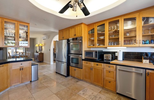 Paso Robles Casa | Whispering Oaks Manor-Pets Welcome, Spa, Game Room