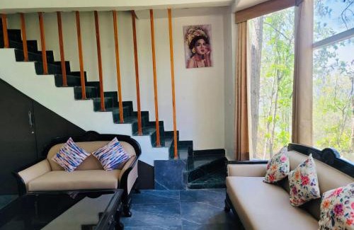 Lansdowne Otro | Whispering Pine Villa