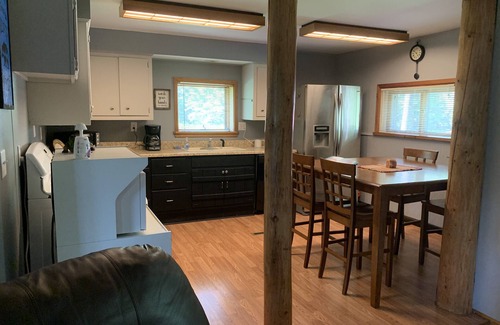 Trout Creek Casa | Toda la temporada, Casa de vacaciones para familias, Península superior occidental Capacidad 12