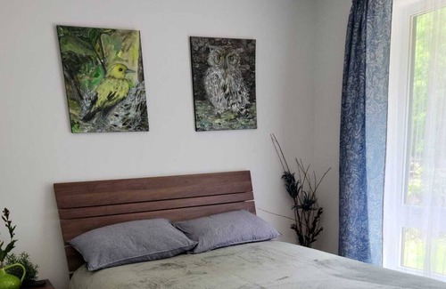 Tiny Casa | Whispering Pines Cottage 6 minutes to the most beautiful beach in Ontario