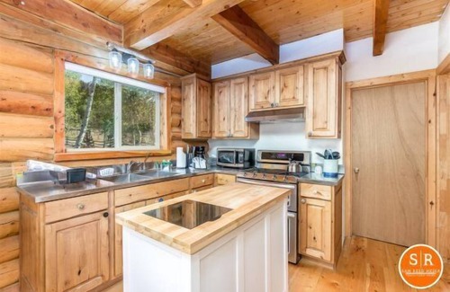 Mammoth Creek Cabina | Whispering Pines is your Lake House of choice in the Beautiful setting of Panguitch Lake, Utah