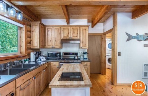 Mammoth Creek Cabina | Whispering Pines is your Lake House of choice in the Beautiful setting of Panguitch Lake, Utah