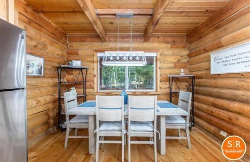 Mammoth Creek Cabina | Whispering Pines is your Lake House of choice in the Beautiful setting of Panguitch Lake, Utah