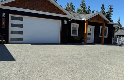 Langford Apartamento | Whispering Trees a quiet home in a forested area of Langford.
