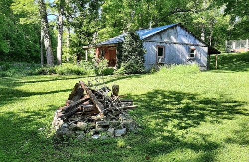 Fairview Cabina | Whispering Waters Cabin on The Creek