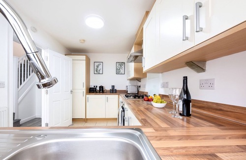 Newborough Casa | Whitby Townhouse by Your Lettings Peterborough