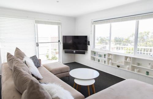 Lake Cathie Casa | White Beach Cottage