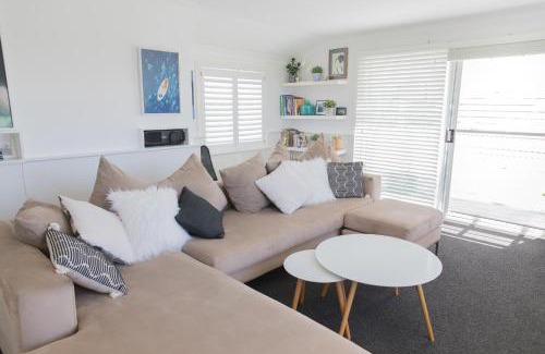 Lake Cathie Casa | White Beach Cottage