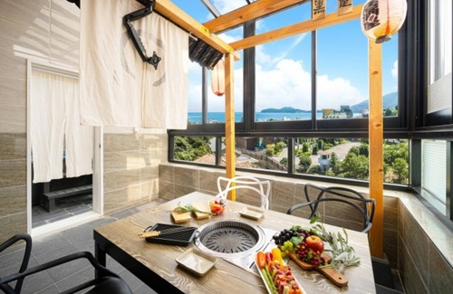 Geoje Casa | White Black Pension in Geoje Island