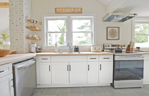 East Setauket Casa | White Cottage East Setauket
