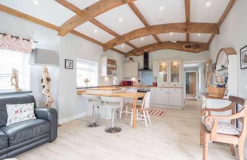 Cwmffrwd Cabaña | White Fields Cottage, Carmarthen